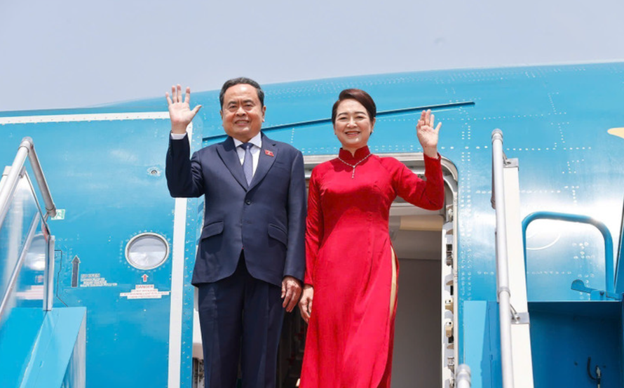 Chủ tịch Quốc hội Trần Thanh Mẫn và Phu nhân rời Hà Nội, lên đường tham dự AIPA-46 và thăm chính thức Malaysia. 