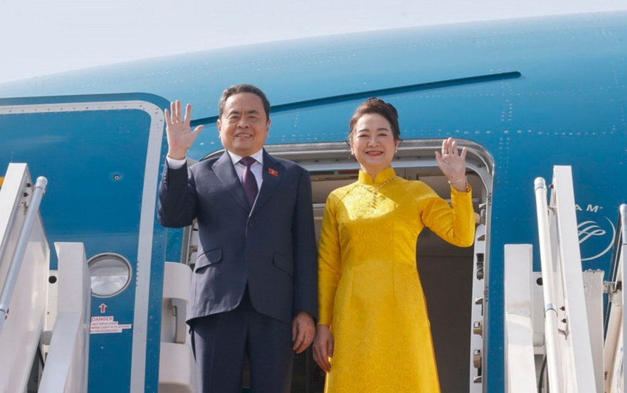 Lễ tiễn Chủ tịch Quốc hội Trần Thanh Mẫn và Phu nhân tại Sân bay quốc tế Bunga Raya Complex, thủ đô Kuala Lumpur. 