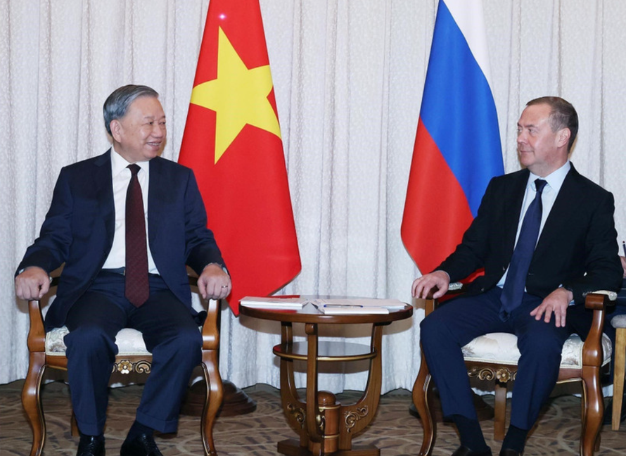 Tổng Bí thư Tô Lâm gặp Chủ tịch Đảng Nước Nga Thống nhất, Phó chủ tịch Hội đồng An ninh Liên bang Nga Dmitry Medvedev.