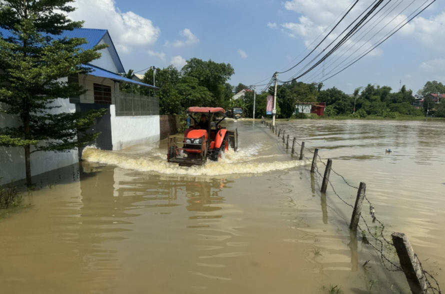 Nước vẫn tiếp tục lên cao tại thôn Trung Kiên xã Trung Giã, Hà Nội.
