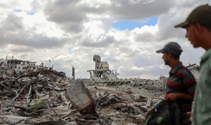 Các tòa nhà bị phá hủy do xung đột tại Khan Younis, Dải Gaza.