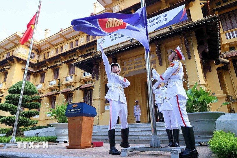 Lễ thượng cờ nhân kỷ niệm 57 năm Ngày thành lập Hiệp hội c