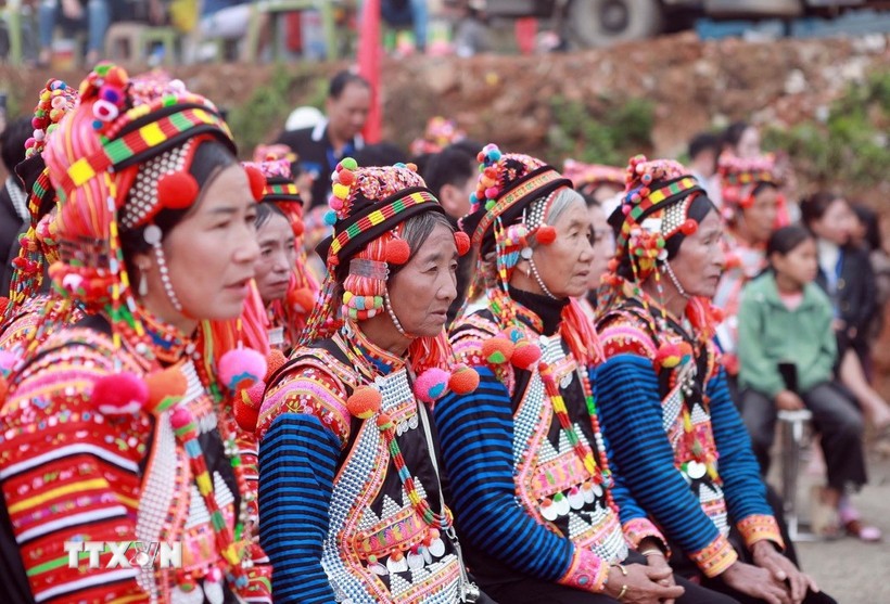 Đông đảo người dân tham dự chương trình Ngày hội văn hóa xã biên giới Thu Lũm. Ảnh: Quý Trung/TTXVN.