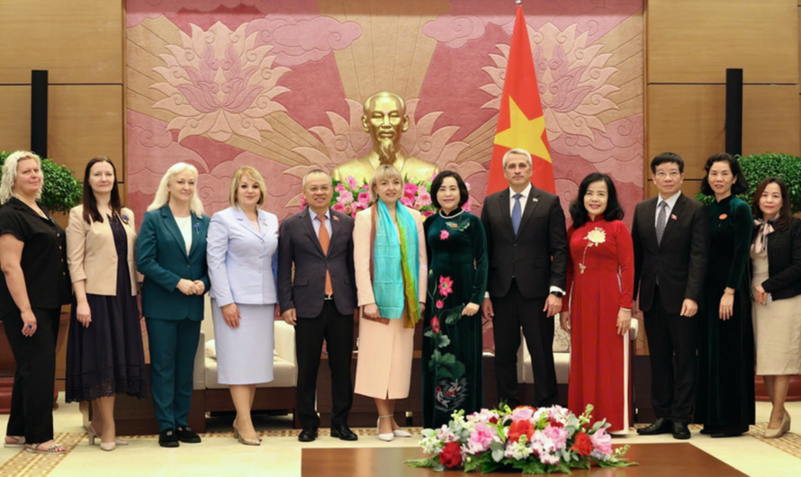 Phó Chủ tịch Quốc hội Nguyễn Thị Thanh tiếp Đoàn đại biểu cấp cao Hội phụ nữ Belarus