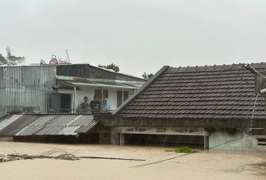 Nhiều khu vực ở Gia Lai ngập sâu trong mưa lũ. 