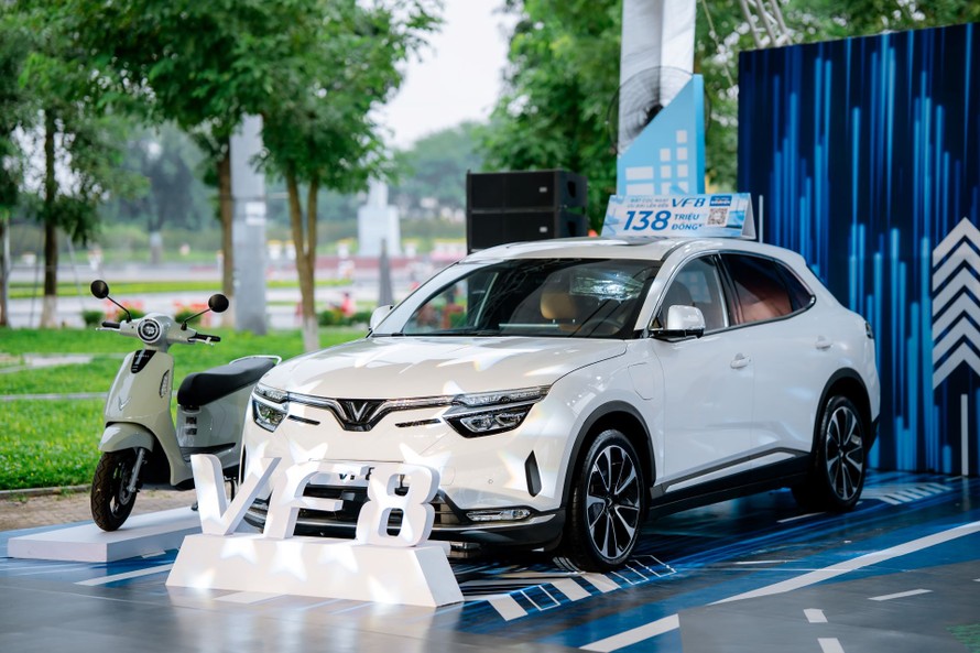 Chủ xe VinFast VF 8: “Chuyển từ xe xăng sang, lái nhàn hơn hẳn, chi phí giảm đáng kể”