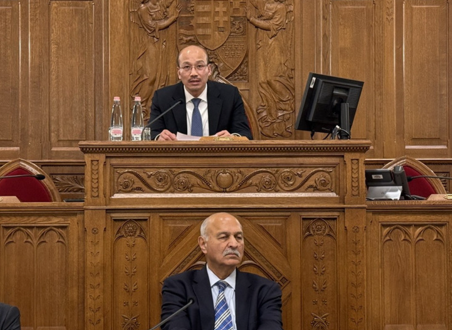 Đại sứ Bùi Lê Thái (hàng ghế trên) phát biểu tại Diễn đàn Chính trị Á-Âu lần thứ 6 tại Hungary. 