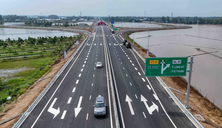 Cao tốc Cần Thơ - Cà Mau sẽ khai thác đoạn Cần Thơ - Hậu Giang (từ nút giao IC2 đến nút giao IC5) dài hơn 37km từ 9 giờ sáng ngày 20/12/2025. 