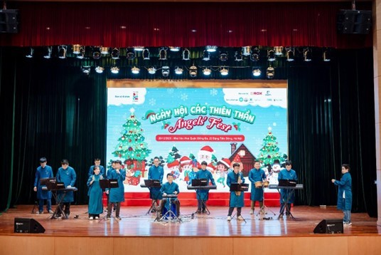 Tiết mục văn nghệ độc đáo trong phần khai mạc chương trình.