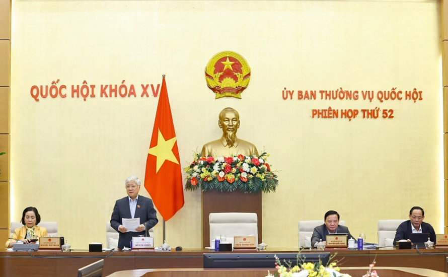 Phó Chủ tịch Thường trực Quốc hội Đỗ Văn Chiến phát biểu. 