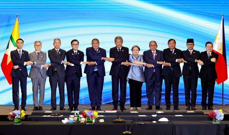 Tại Hội nghị Bộ trưởng Ngoại giao đặc biệt ngày 22/12/2025 ở Kuala Lumpur, nước Chủ tịch Malaysia đã nhấn mạnh tầm quan trọng của việc duy trì hòa bình khu vực, đồng thời kêu gọi Campuchia và Thái Lan thực hiện đầy đủ các thỏa thuận đã ký kết nhằm chấm dứt căng thẳng kéo dài tại khu vực biên giới. 