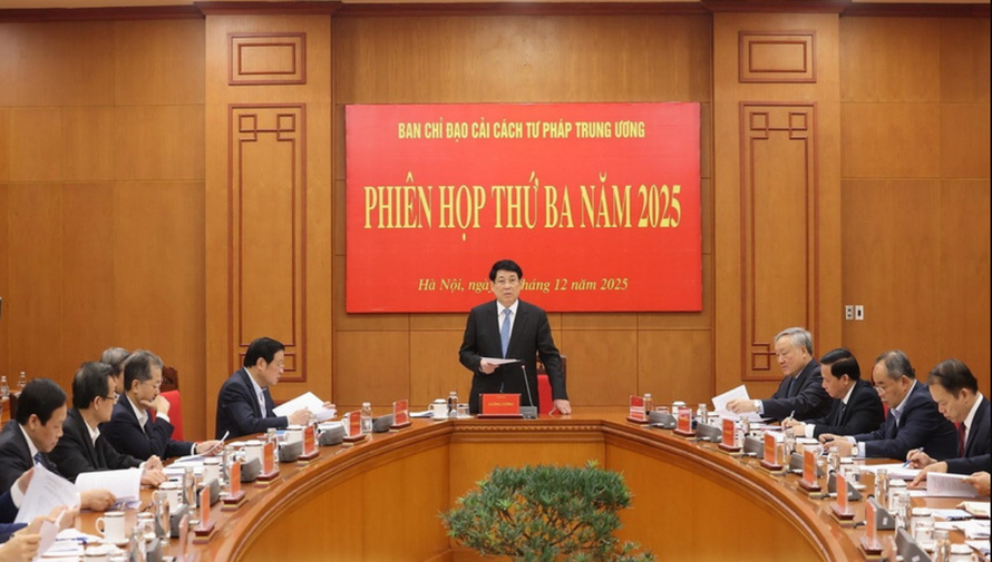 Chủ tịch nước Lương Cường, Trưởng Ban Chỉ đạo cải cách Tư pháp Trung ương phát biểu chỉ đạo. 