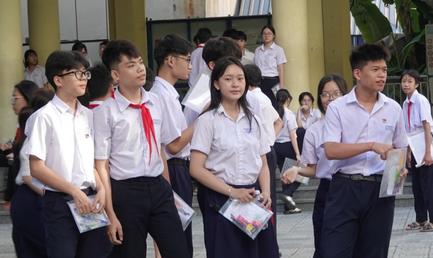Thí sinh tham dự kỳ thi tại điểm thi trường Trung học phổ thông Trần Phú (thành phố Đà Nẵng)