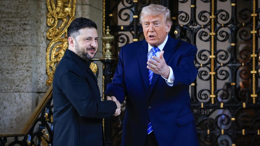 Tổng thống Mỹ Donald Trump và Tổng thống Ukraine Volodymyr Zelensky trong cuộc gặp ngày 29/12.
