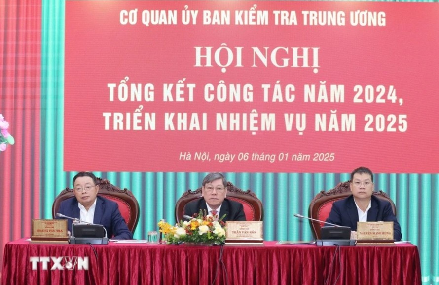 Các đồng chí điều hành hội nghị. Ảnh: Phương Hoa/TTXVN