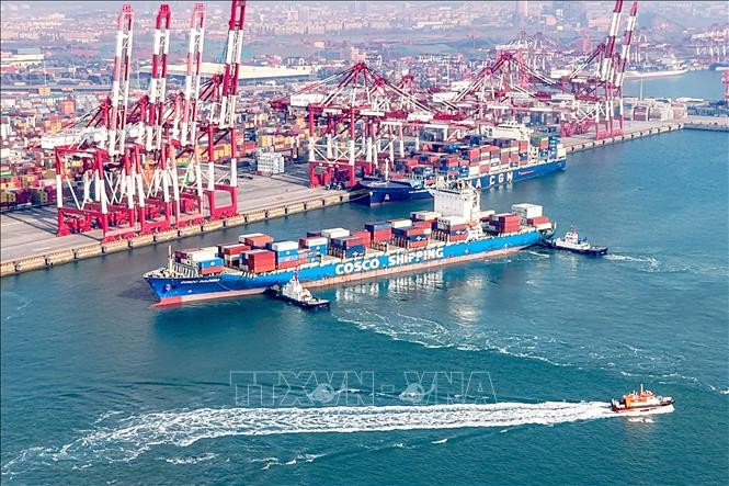 Quang cảnh cảng hàng hóa tại tỉnh Sơn Đông, Trung Quốc. Ảnh: THX/TTXVN