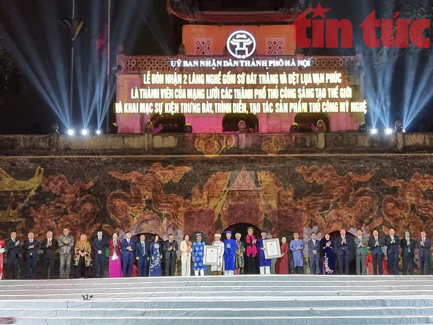 Trao chứng nhận 2 làng nghề Hà Nội gia nhập Mạng lưới sáng tạo thủ công thế giới.