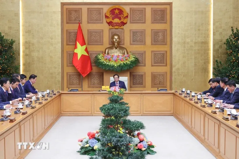 Thủ tướng Phạm Minh Chính tiếp ông Chey Tae-won, Chủ tịch Tập đoàn SK, kiêm Chủ tịch Phòng Công nghiệp và Thương mại Hàn Quốc. Ảnh: Dương Giang/TTXVN