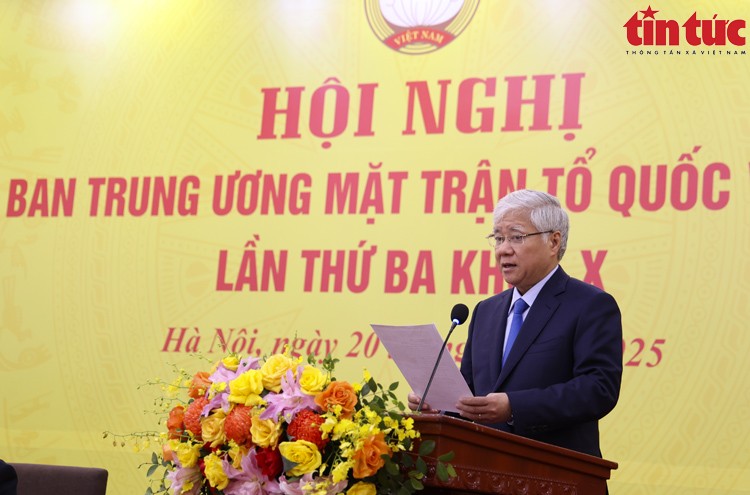 Chủ tịch Đỗ Văn Chiến phát biểu tại Hội nghị.