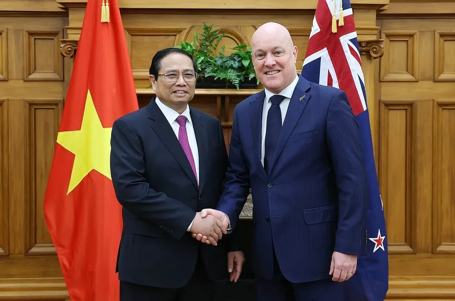 Thủ tướng Phạm Minh Chính với Thủ tướng New Zealand Christopher Luxon. Ảnh: Dương Giang/TTXVN