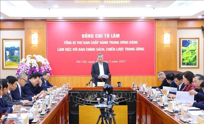 Tổng Bí thư Tô Lâm làm việc với Ban Chính sách, chiến lược Trung ương. Ảnh: Phương Hoa/TTXVN.
