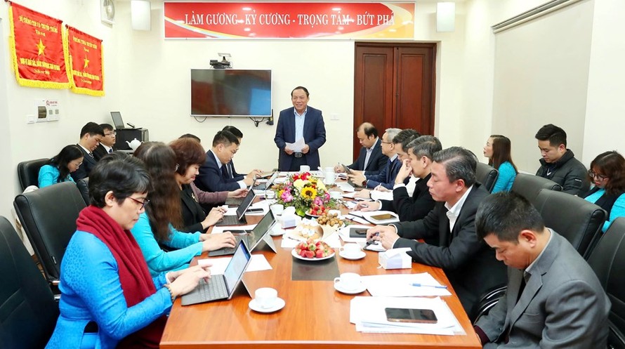 Bộ trưởng Nguyễn Văn Hùng chủ trì buổi làm việc với Cục Báo chí.