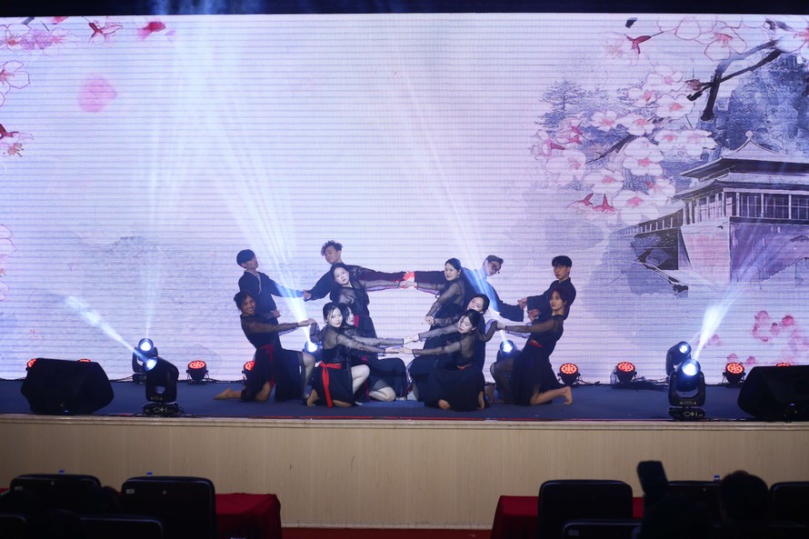 ARREBOL: Chuyến hành trình nghệ thuật đầy màu sắc khép lại Tuần lễ văn hóa Hàn Quốc 2025