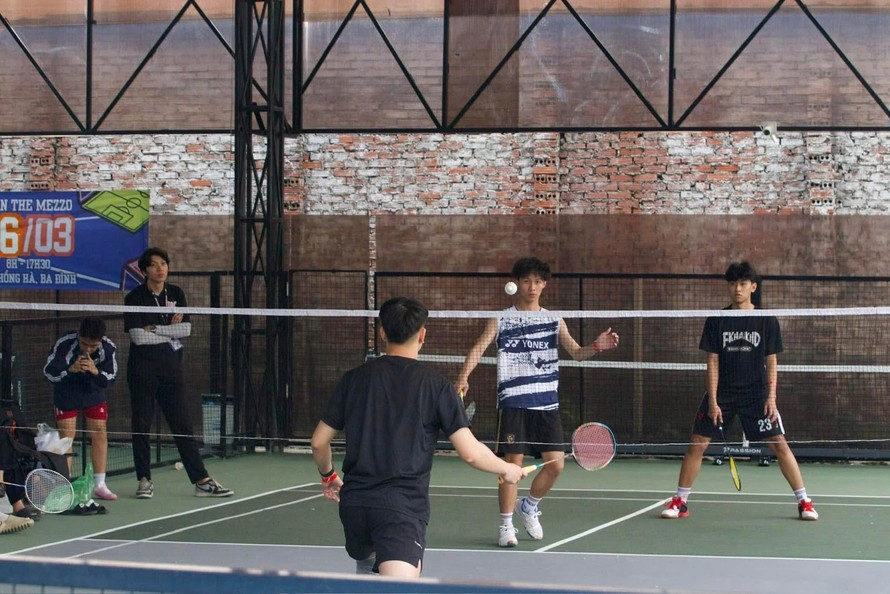 Bảng thi đấu cầu lông tại hội thao. Ảnh: Huyền My