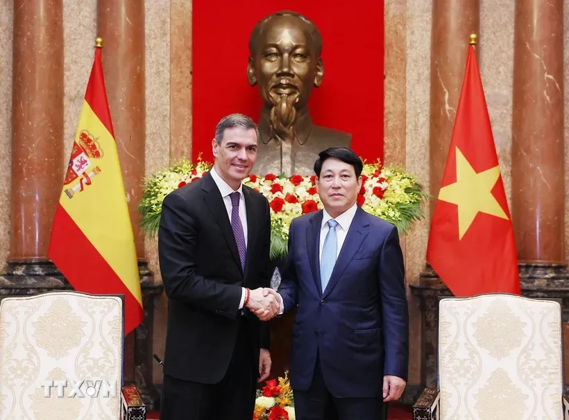 Chủ tịch nước Lương Cường tiếp Thủ tướng Tây Ban Nha Pedro Sánchez. Ảnh: Lâm Khánh/TTXVN