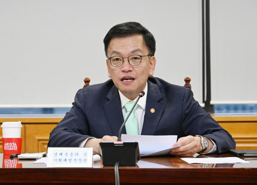 Phó Thủ tướng kiêm Bộ trưởng Tài chính Hàn Quốc Choi Sang Mok.
