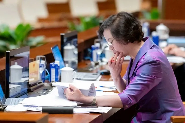 Bộ trưởng nhấn mạnh đến tinh thần đổi mới mạnh mẽ, lấy vị trí việc làm làm trung tâm và loại bỏ tư duy "giữ ghế nhờ ngạch" như một bước đột phá trong quản lý công vụ. Ảnh: QH