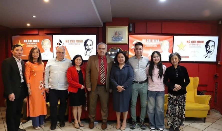 Đại sứ Phạm Thị Thu Hương và các quan khách tại buổi chiếu phim. Ảnh: Đại sứ quán Việt Nam tại Hy Lạp