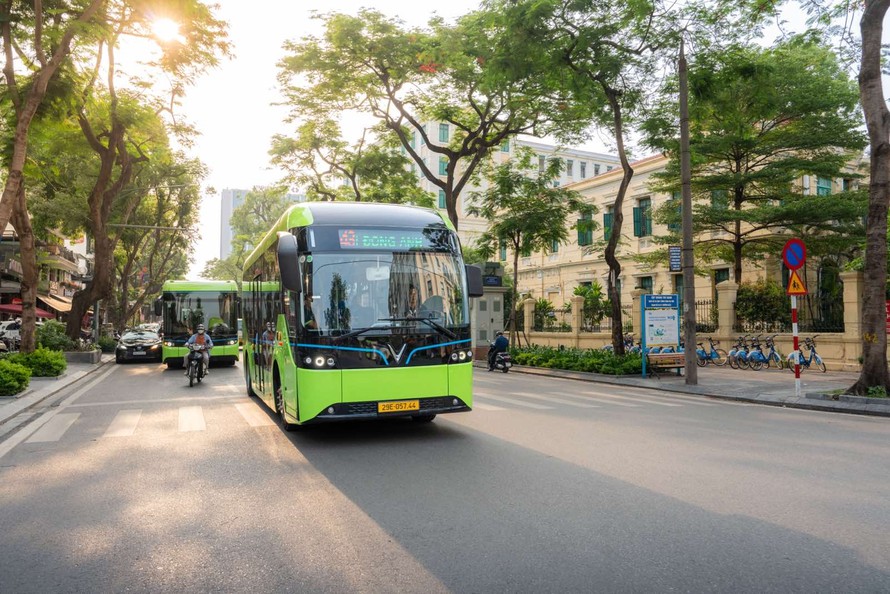 Tuyến 43 là tuyến buýt điện thứ 17 do VinBus triển khai, mang đến lựa chọn di chuyển an toàn, văn minh và thân thiện với môi trường cho người dân Thủ đô.