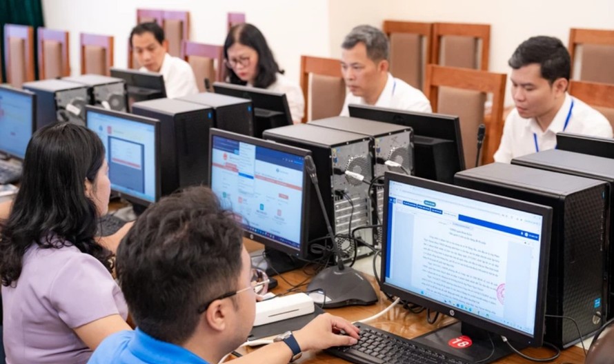 Thủ tướng Chính phủ yêu cầu yêu cầu các bộ ngành, địa phương tập trung thực hiện các nhiệm vụ trọng tâm để triển khai mô hình chính quyền địa phương 2 cấp từ ngày 1/7. Ảnh: Minh Sơn