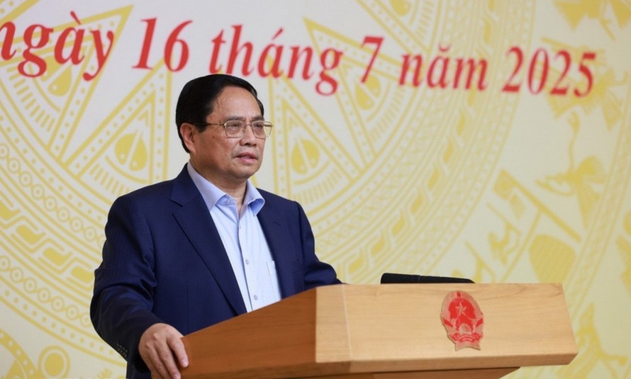 Thủ tướng Phạm Minh Chính chủ trì Hội nghị Chính phủ với địa phương về kịch bản tăng trưởng kinh tế năm 2025. Ảnh: Dương Giang