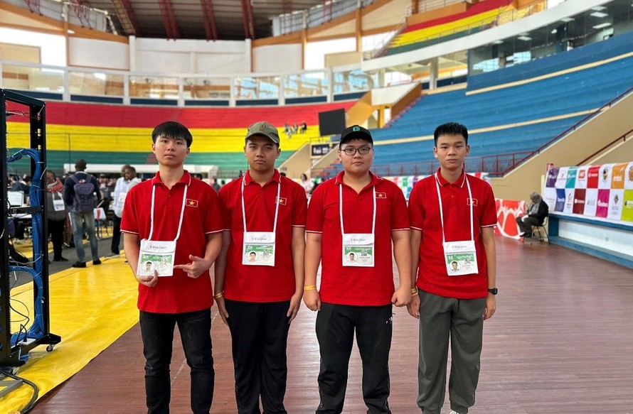 Cả 4 học sinh tham dự Olympic Tin học quốc tế (IOI) năm 2025 đều đạt huy chương với 1 Huy chương Vàng, 2 Huy chương Bạc và 1 Huy chương Đồng. 