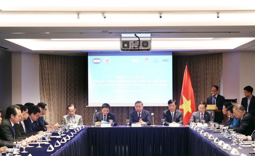 Tổng Bí thư Tô Lâm gặp mặt thành viên Mạng lưới Đổi mới sáng tạo Việt Nam và chuyên gia người Việt Nam tại Hàn Quốc. Ảnh: Thống Nhất