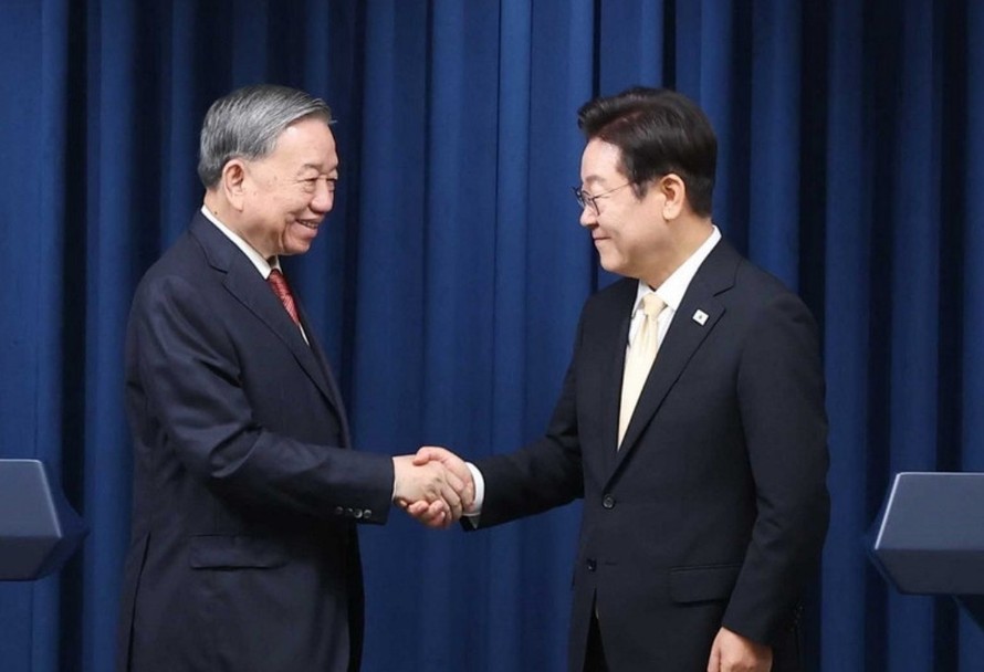 Tổng Bí thư Tô Lâm và Tổng thống Hàn Quốc Lee Jae Myung tại buổi gặp gỡ báo chí. Ảnh: Thống Nhất