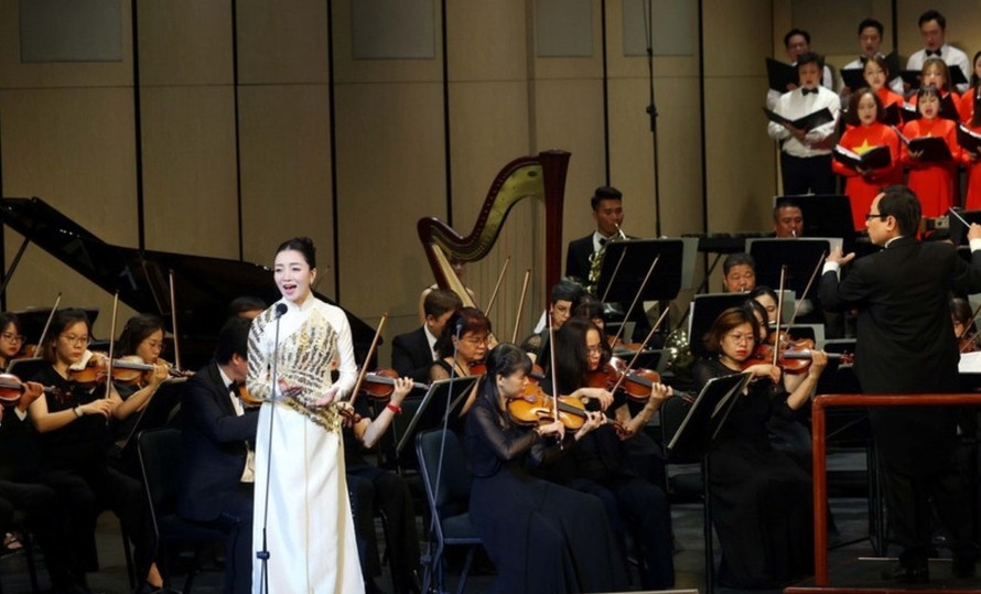 Một tiết mục nghệ thuật tại chương trình. Ảnh: Phạm Kiên