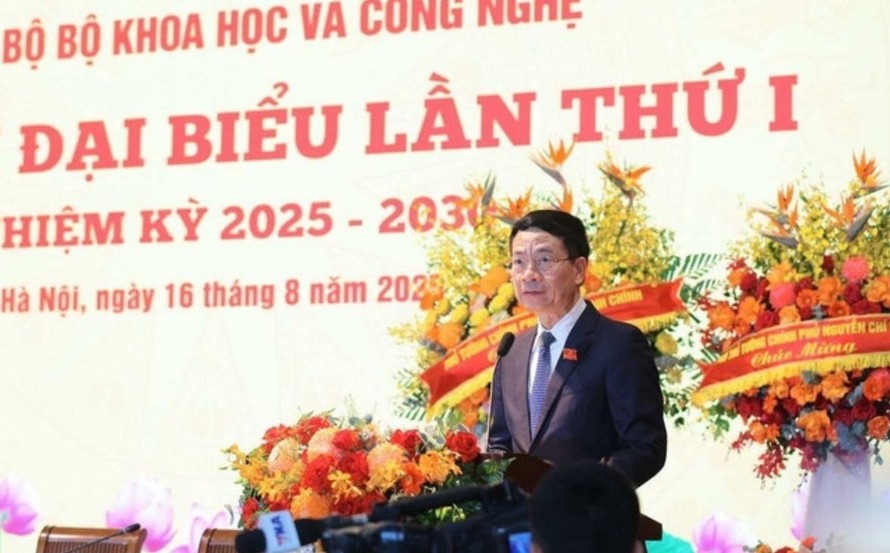 Uỷ viên Trung ương Đảng, Ủy viên Ban Thường vụ Đảng ủy Chính phủ, Bí thư Đảng ủy, Bộ trưởng Bộ Khoa học và Công nghệ Nguyễn Mạnh Hùng phát biểu khai mạc Đại hội. Ảnh: Hoàng Hiếu