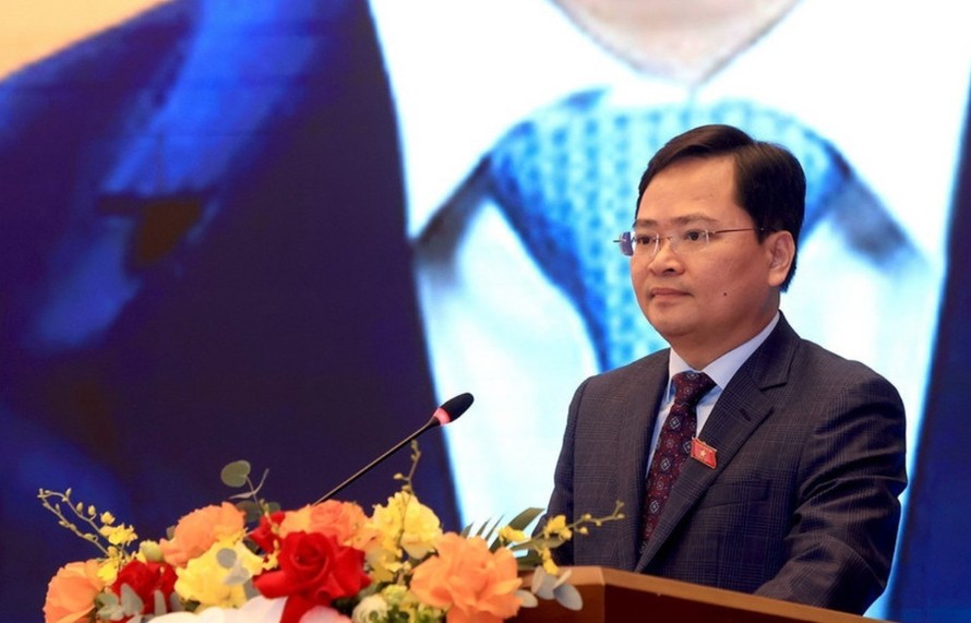 Phó trưởng Ban Chính sách, Chiến lược Trung ương, Chủ tịch Nhóm đại biểu Quốc hội trẻ Việt Nam Nguyễn Anh Tuấn phát biểu. Ảnh: Tuấn Anh