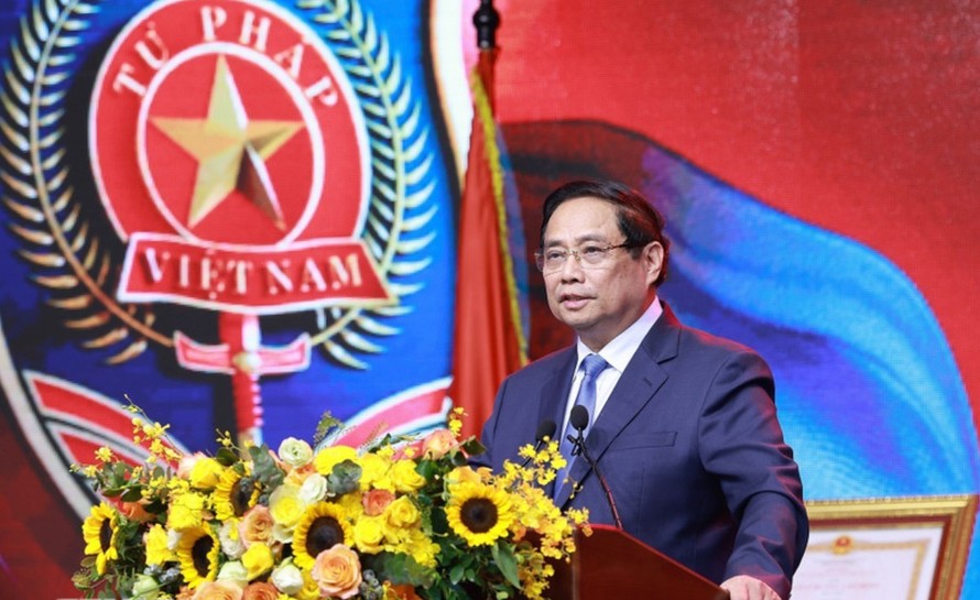 Thủ tướng Phạm Minh Chính phát biểu tại Lễ kỷ niệm 80 năm Ngày truyền thống ngành Tư pháp. Ảnh: Dương Giang