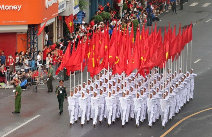 Các khối diễu binh, diễu hành trên đường phố Hà Nội trong Lễ tổng duyệt A80. Ảnh: Bùi Cương Quyết