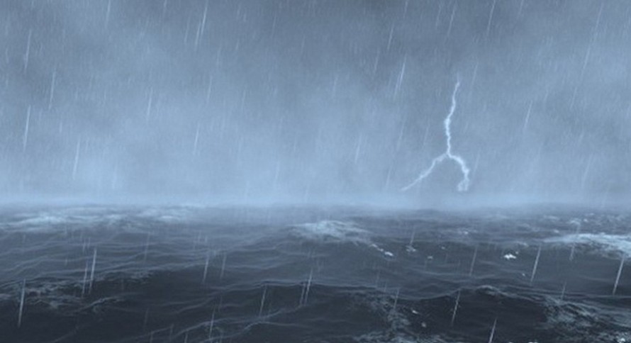 Tàu thuyền trên các vùng biển trên có nguy cơ cao chịu ảnh hưởng của lốc xoáy, gió mạnh, sóng lớn. 