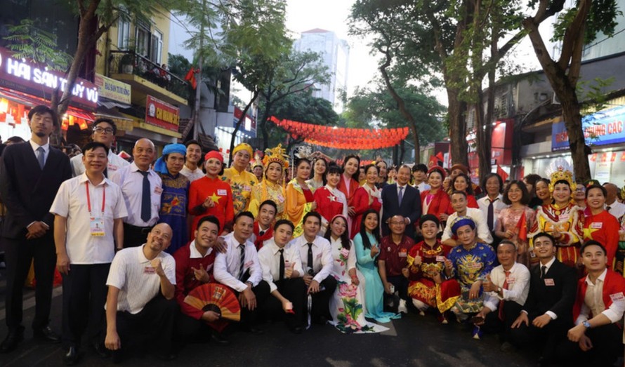 Khối văn hóa thể thao sẵn sàng cho buổi diễu binh, diễu hành A80. Ảnh: Hồng Kiều