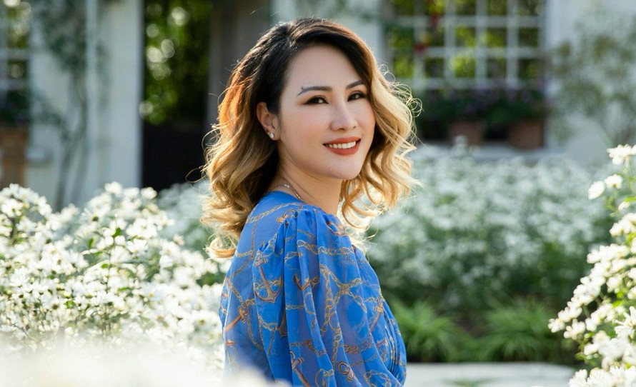 Và ngày hôm nay Ngọc Phạm quyết định bước một bước dài hơn.