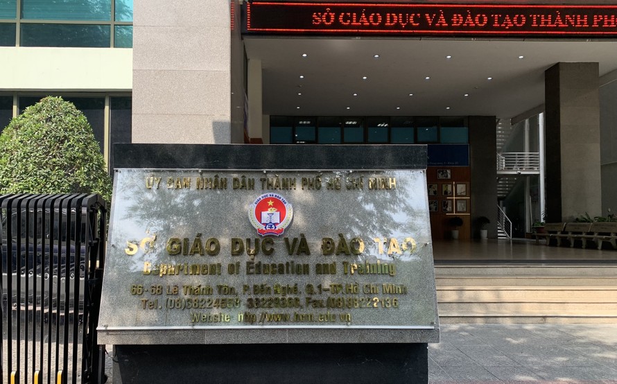 Sở GDĐT TP.HCM sẽ chấn chỉnh việc thu học phí không dùng tiền mặt.