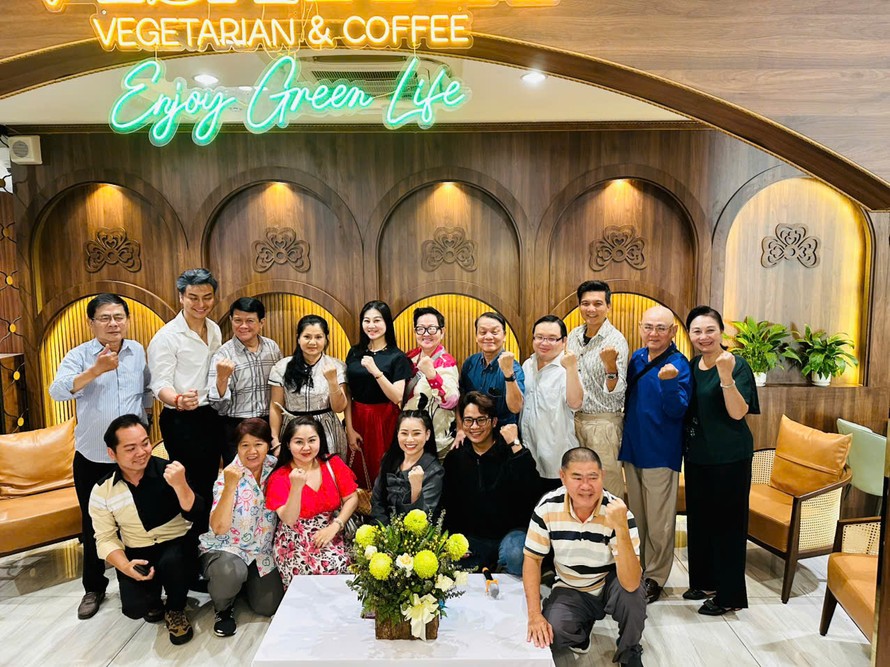 Ekip mới của Câu thơ yên ngựa do NSƯT Hoa Hạ dàn dựng