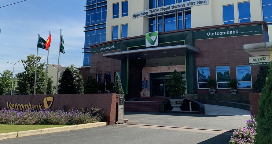 Nữ khách hàng mất 300 triệu đồng trong tài khoản Vietcombank mở tại chi nhánh Nam Bình Dương.