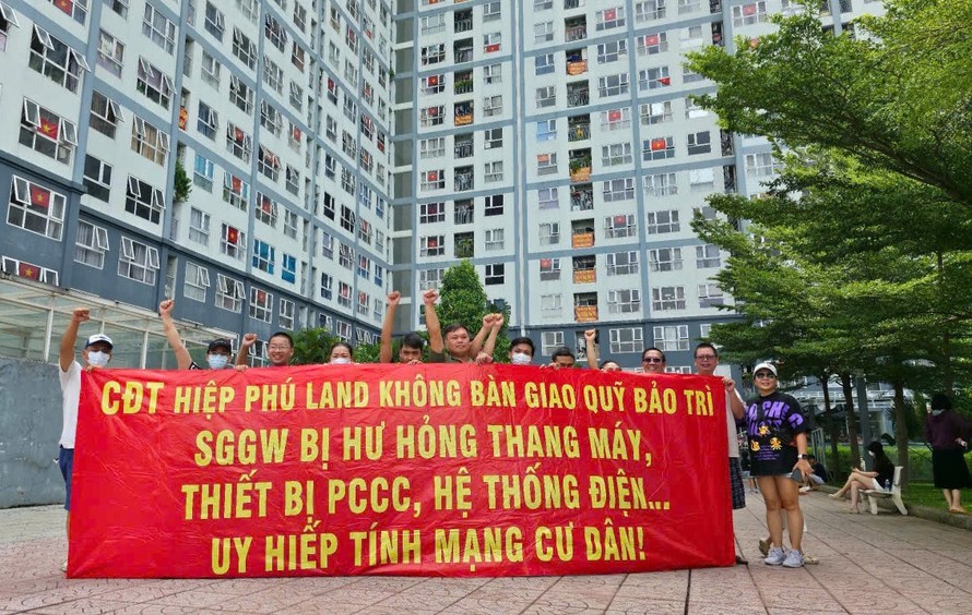 Cư dân Saigon Gateway tiếp tục căng băng rôn ngày 11/5.